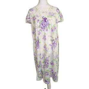 Betsy TW Floral Night Gown Women's Size Medium Grandma Prairie New with Tags